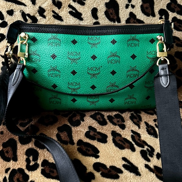 ✅PRICE FIRM✅AUTHENTIC MCM Green Pouch. SUPER RARE🔥 - Picture 3 of 15